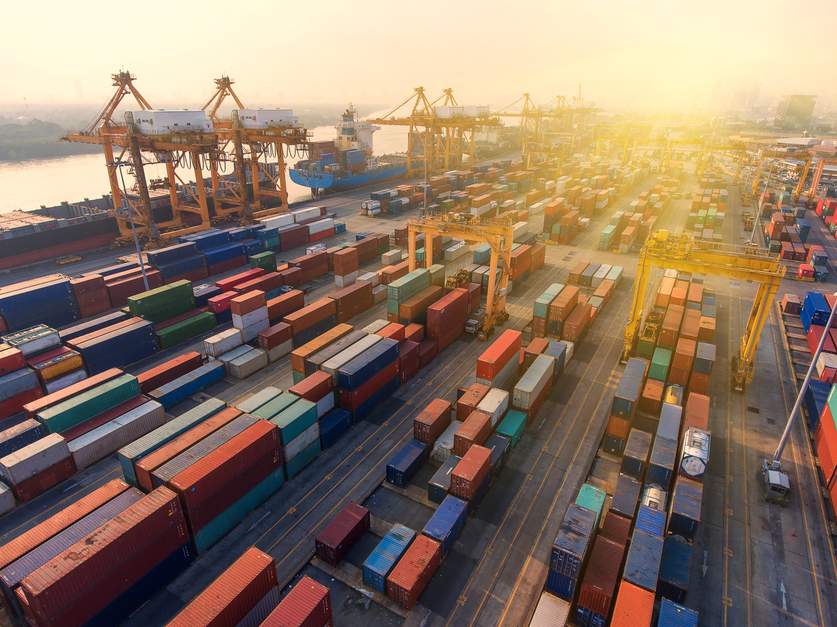 Containerhavn fylt som resultat av internasjonal handel